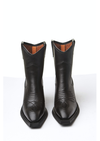 712005 Козаки Tazzari 