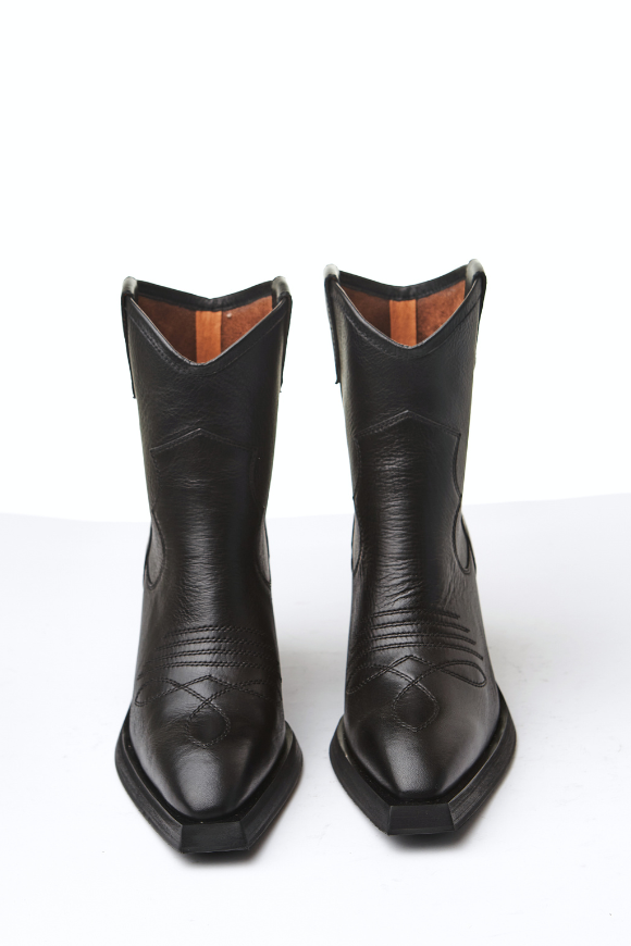 712005 Козаки Tazzari 