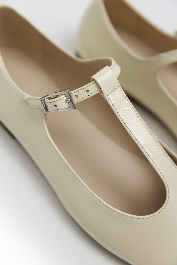 162001 Туфли milky Gloss